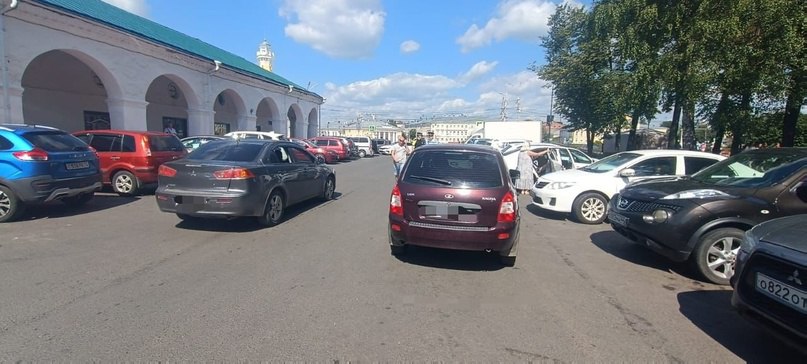 Семилетняя девочка попала под колеса в центре Костромы