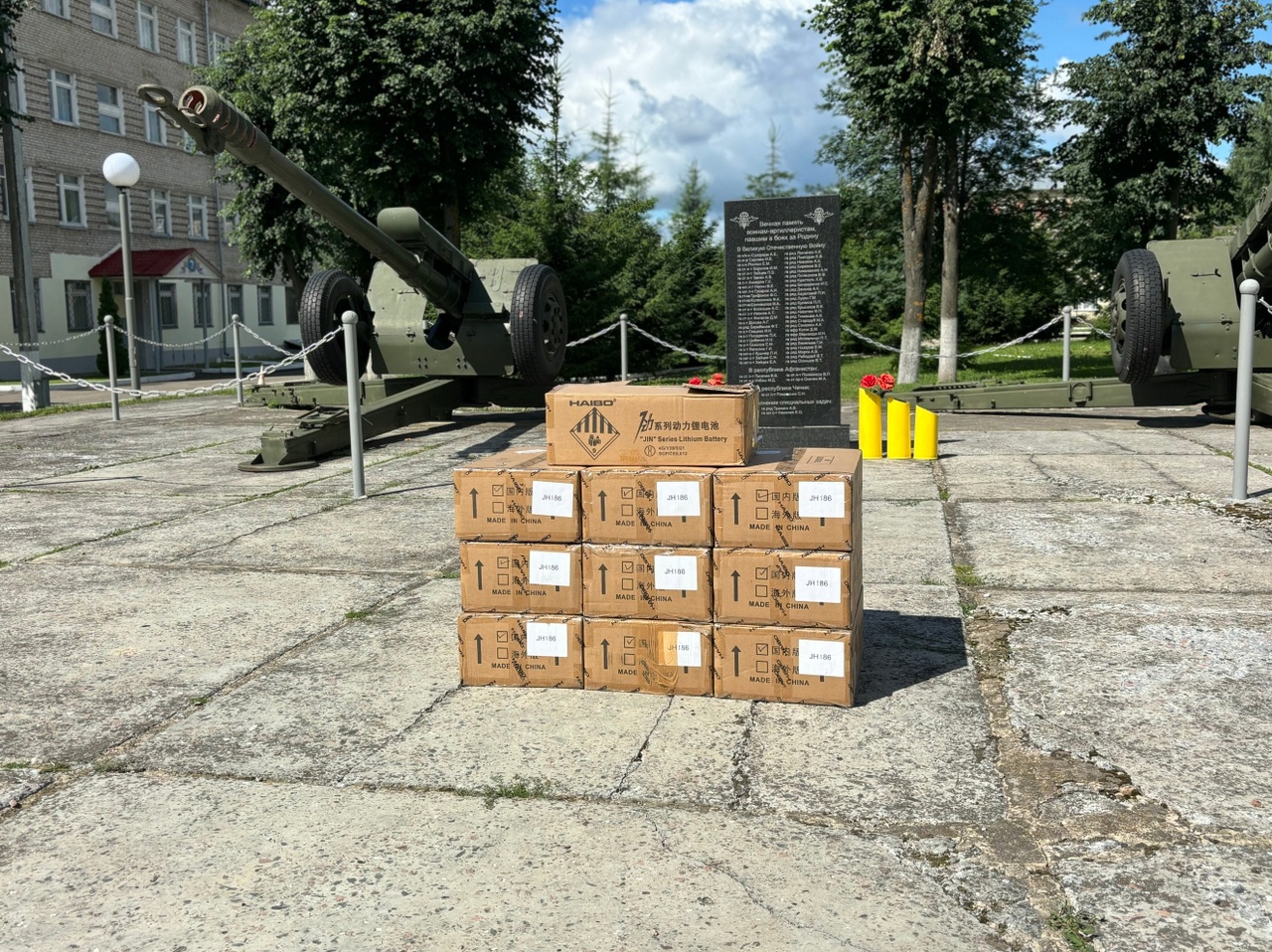Аккумуляторы для боевых действий передали костромским военным на СВО