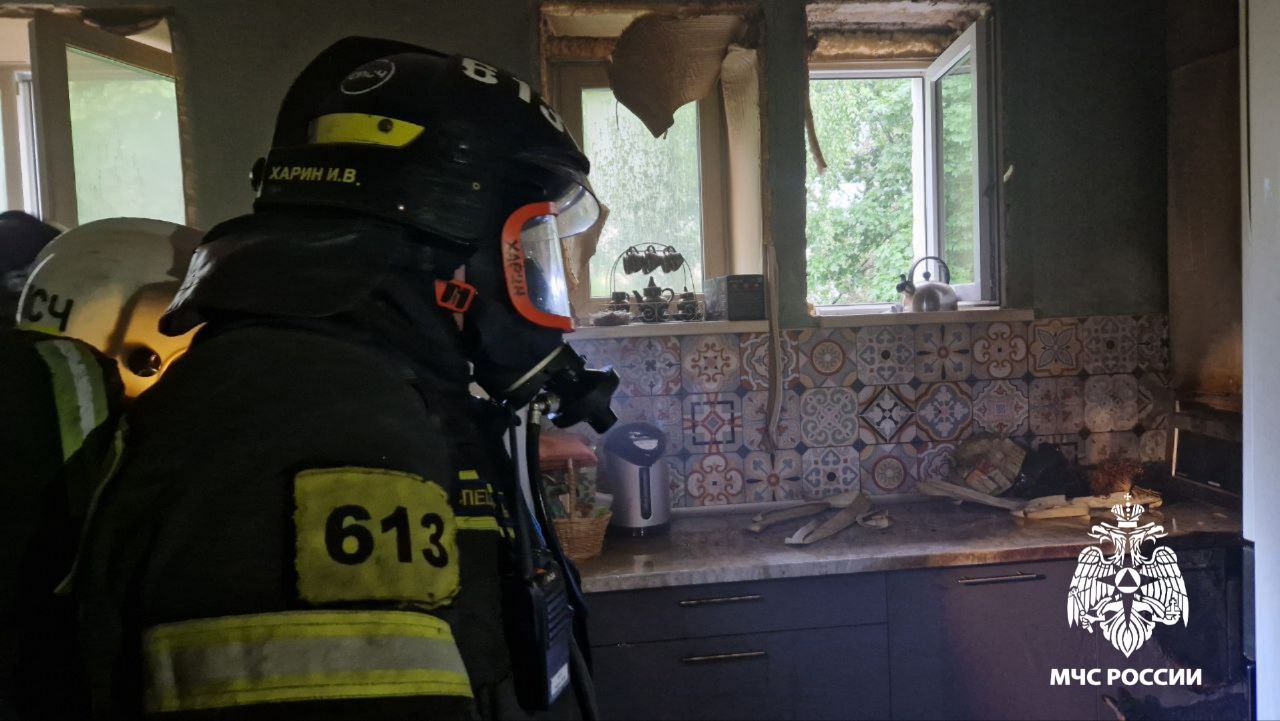 Грозовая молния сожгла три квартиры в Костроме