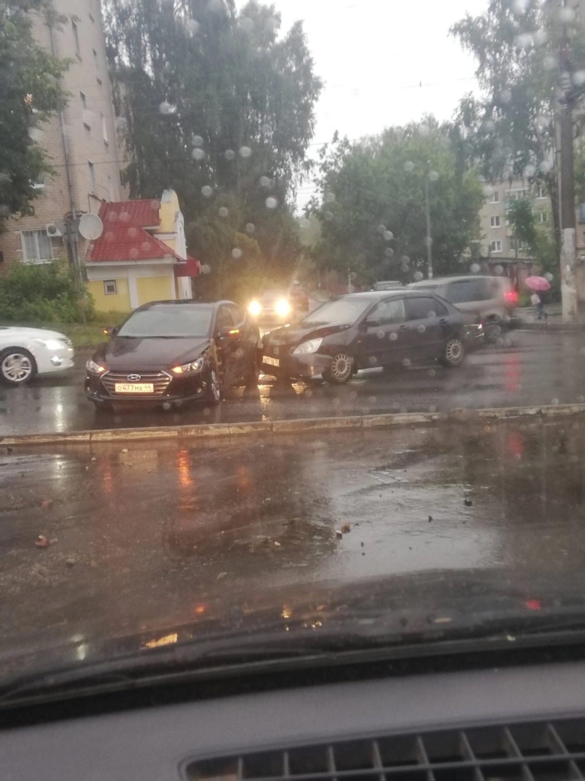 Мощный ливень опять привел Кострому к коллапсу. Много фото