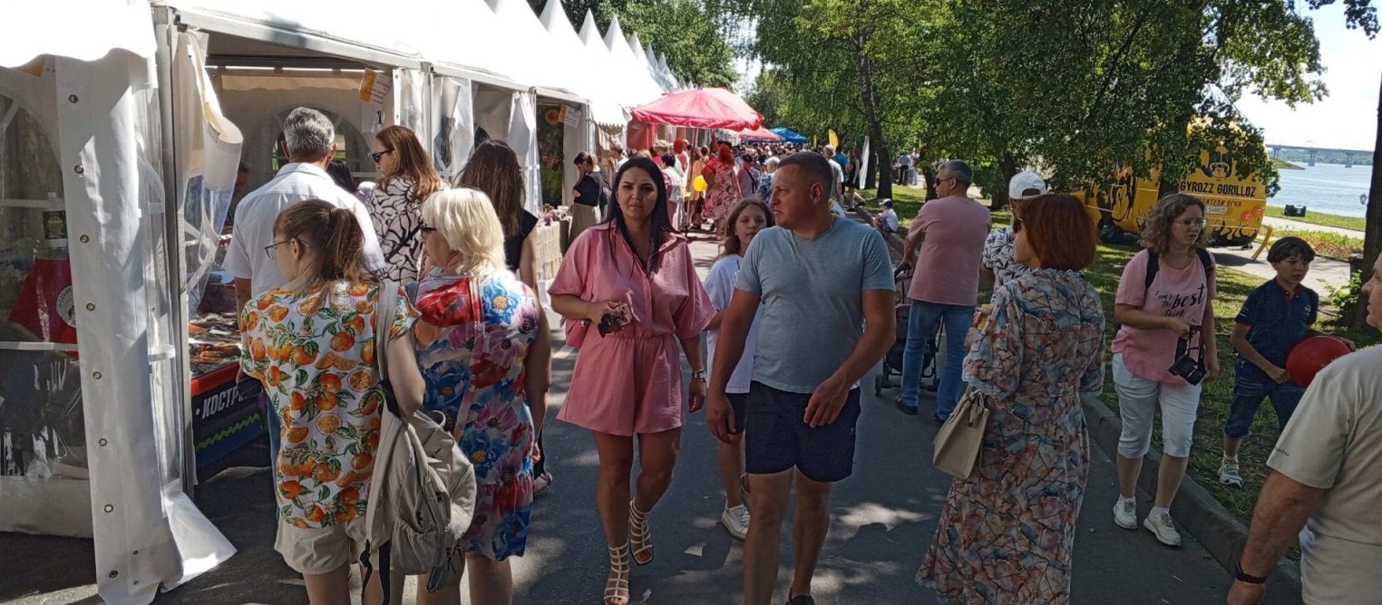 В Костроме шумит фестиваль сыра. Много фото