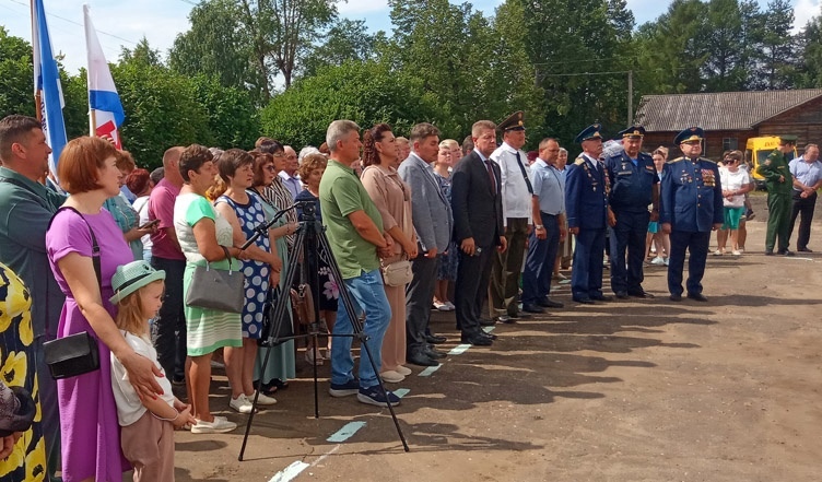 Памятный знак Герою России открыли в костромской глубинке