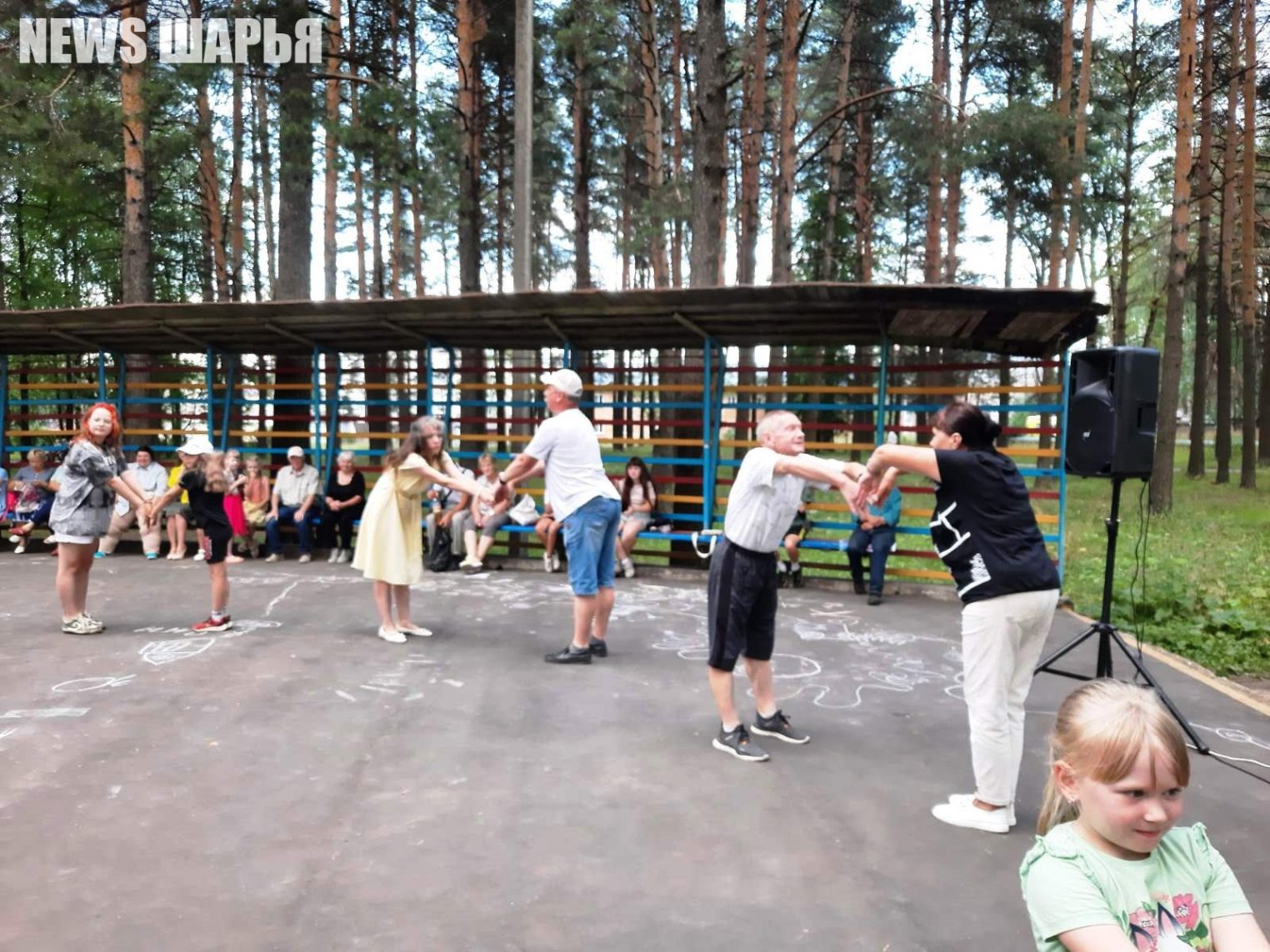 Ретро-дискотеки в костромском райцентре заводят даже школьников