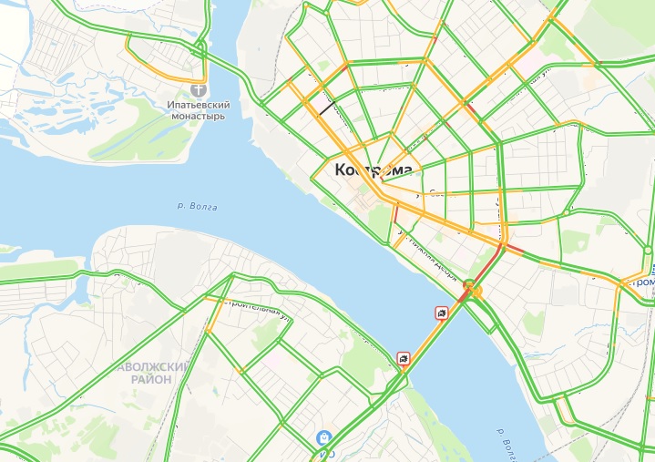 Сразу две аварии на мосту скоро парализуют движение в Костроме
