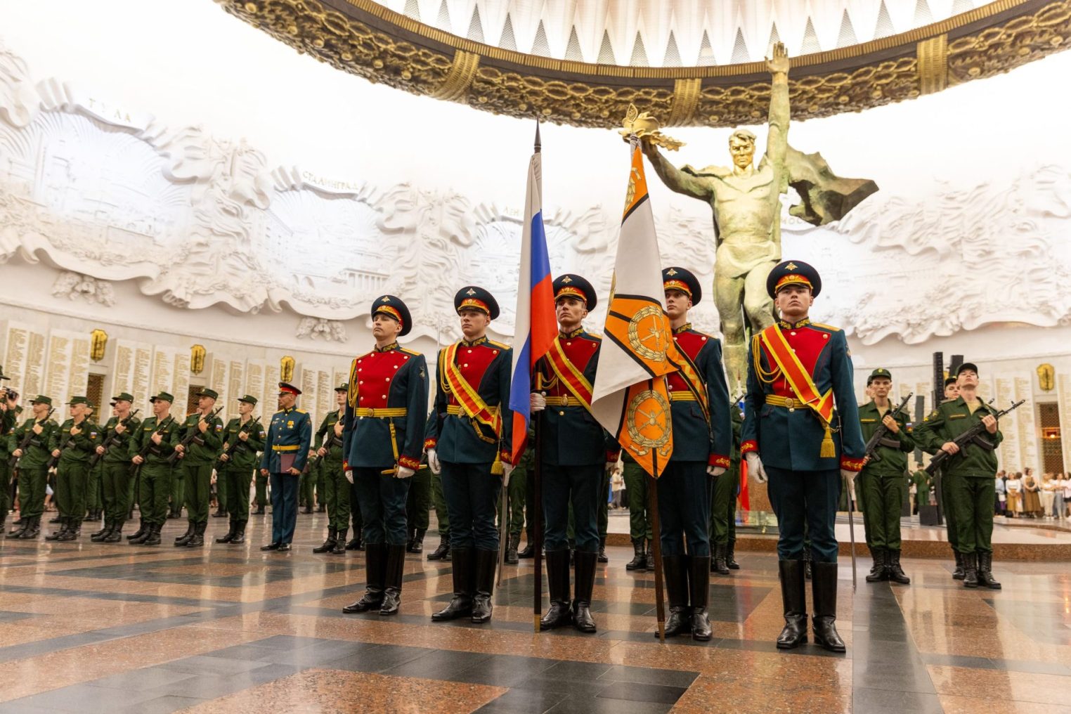 Новобранцы Президентского полка из Костромской области приняли присягу в Москве