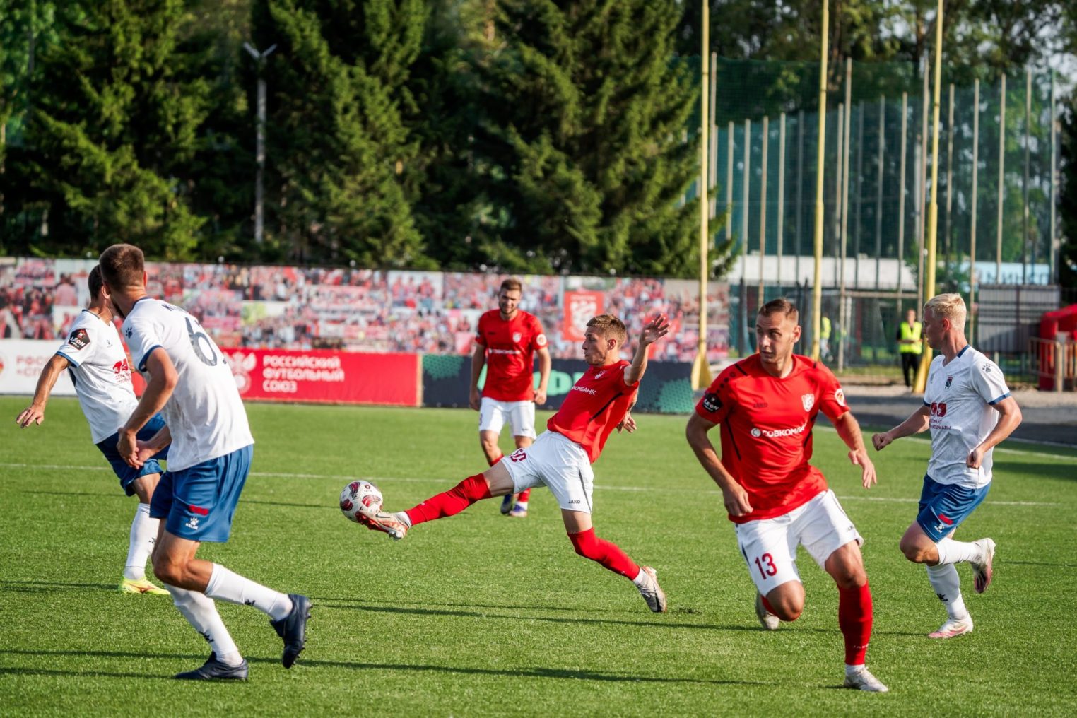 Для костромских любителей футбола минувшие выходные прошли под флагом «Спартака»