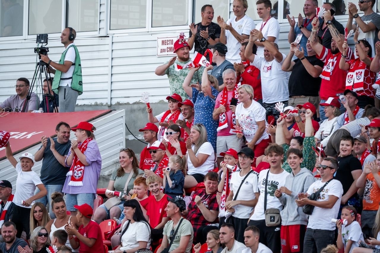 Для костромских любителей футбола минувшие выходные прошли под флагом «Спартака»