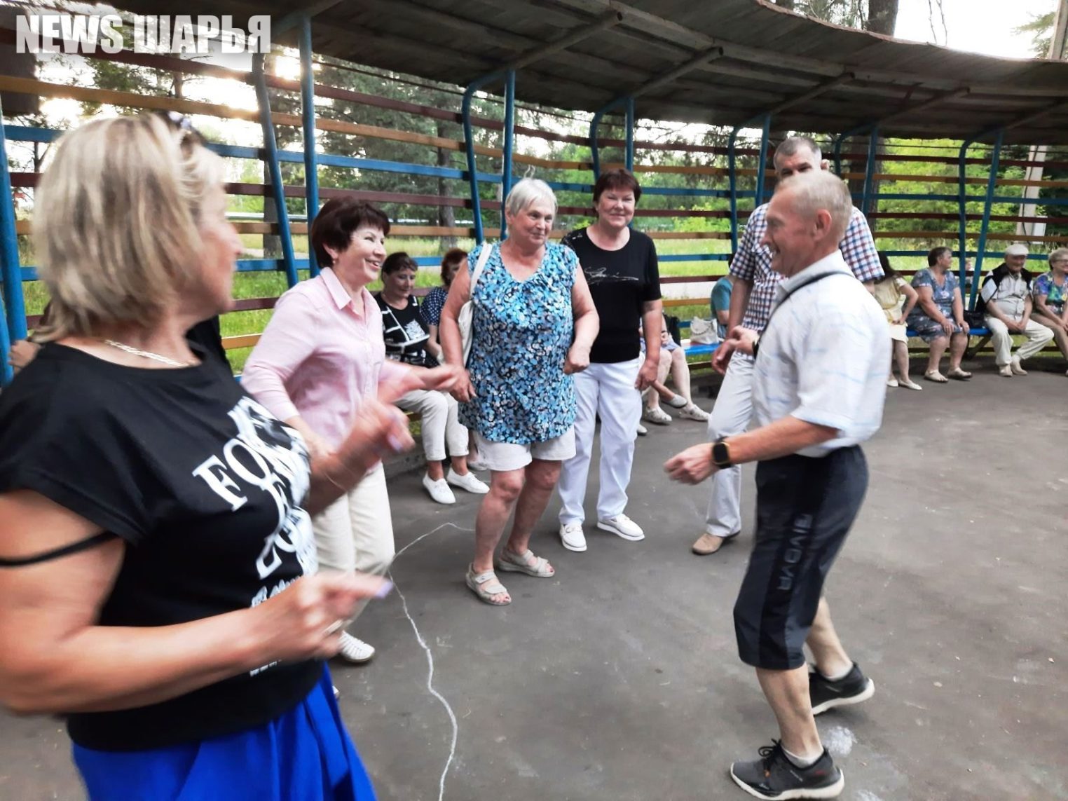 Ретро-дискотеки в костромском райцентре заводят даже школьников