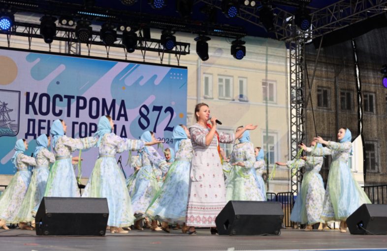 Артисты из семи регионов воспели мужество в Костроме
