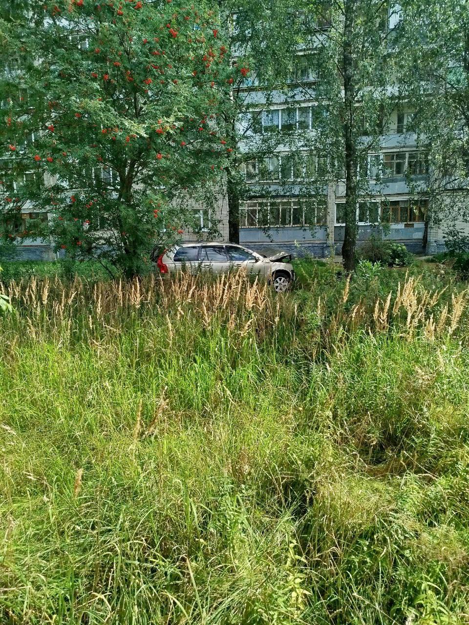 После жесткого ДТП в Костроме водитель иномарки скончался в больнице