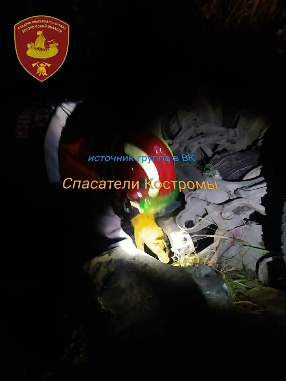 Неизвестный отправил иномарку с пассажирами в кювет на костромской трассе