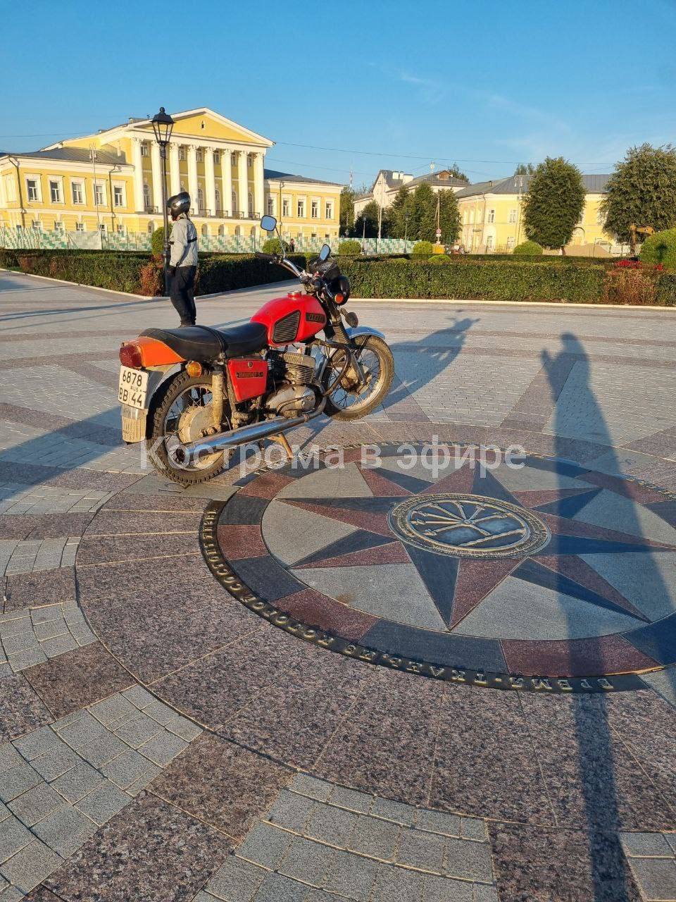 Нечто странное хотел сделать мужчина в центре Костромы