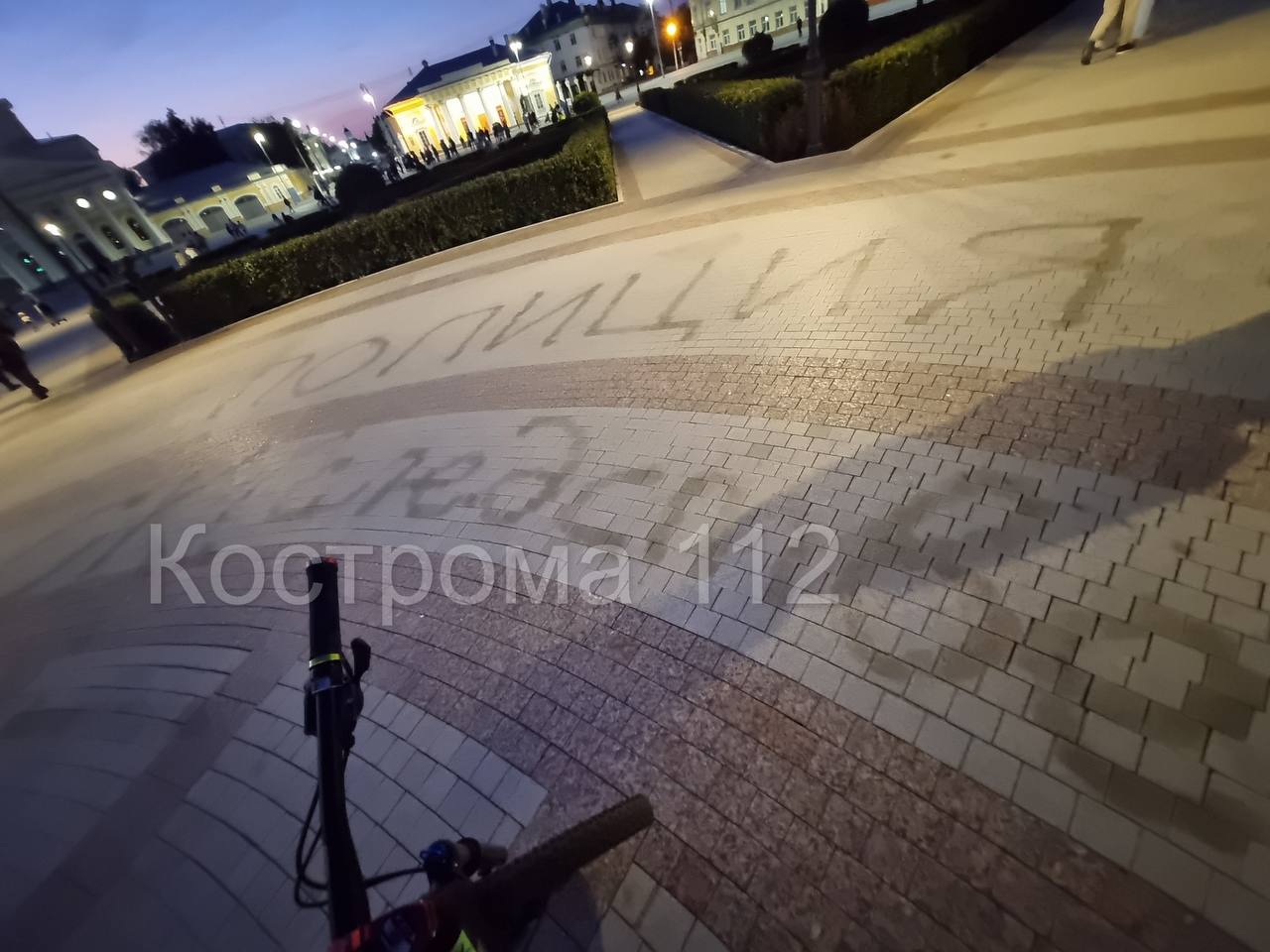 Нечто странное хотел сделать мужчина в центре Костромы