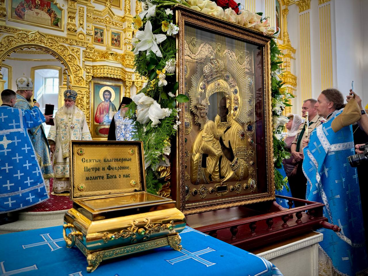 Явление главной костромской святыни вместе с горожанами празднует губернатор