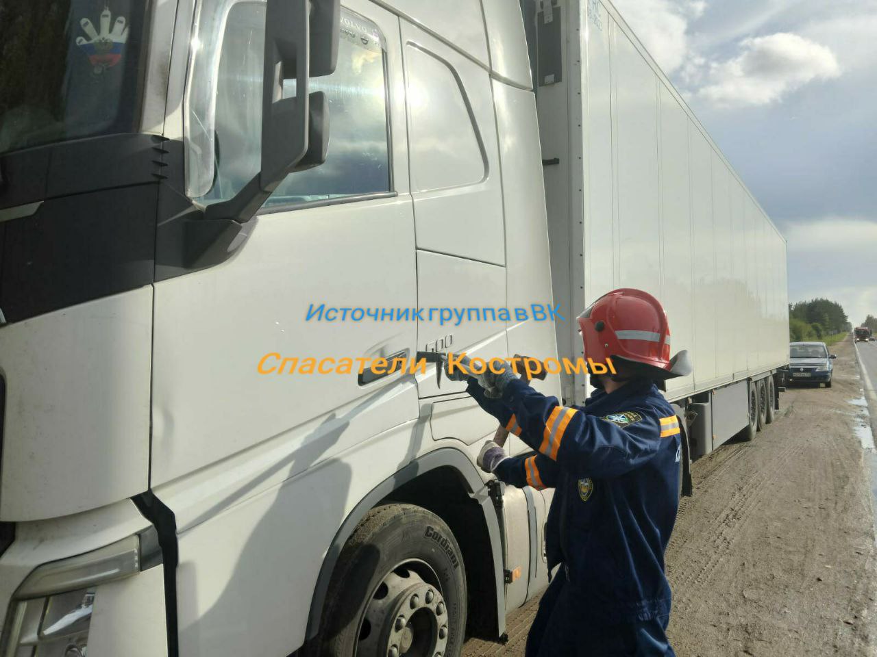 Костромские спасатели успели вытащить с того света водителя фуры