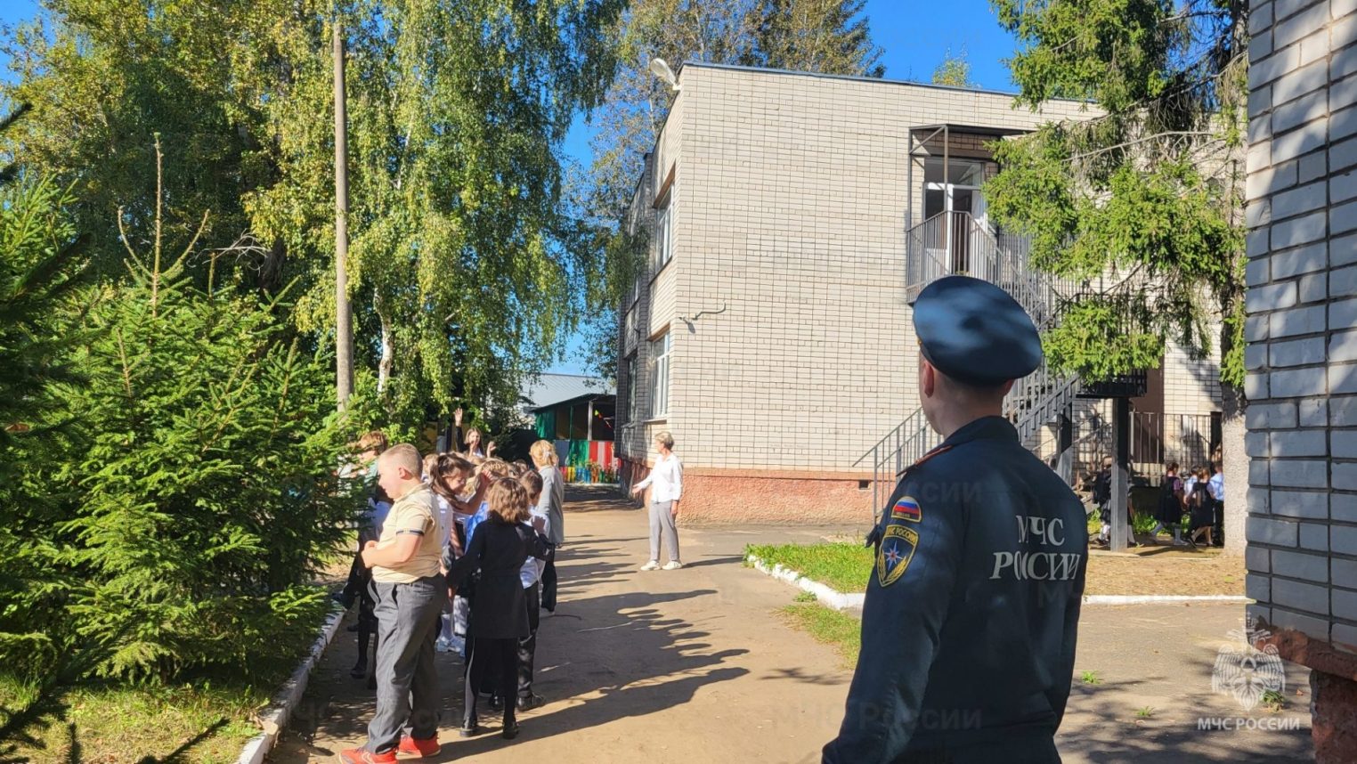 Учебная эвакуация в детсаду Костромы завершилась радугой