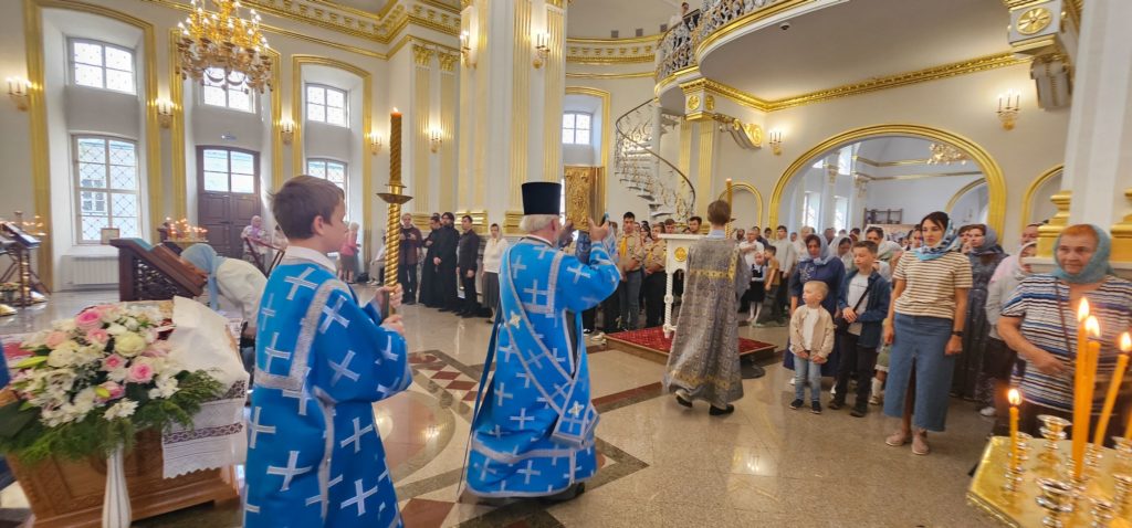 В Костромском кремле прошла детская божественная литургия