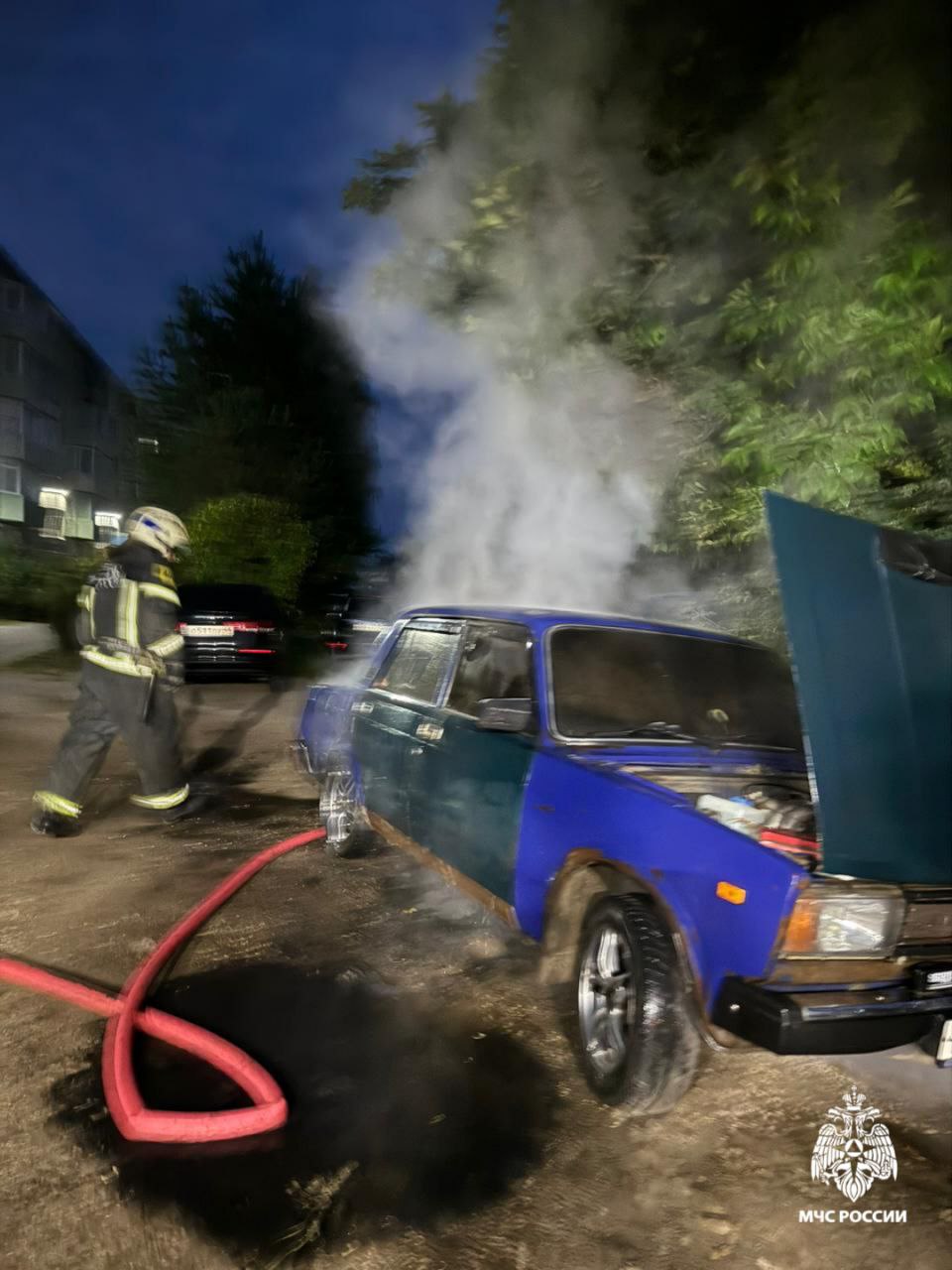 Неизвестный спалил чужой автомобиль под Костромой