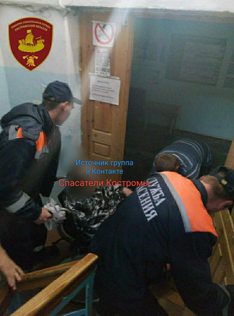 Больная пенсионерка стала заложницей многоэтажки под Костромой