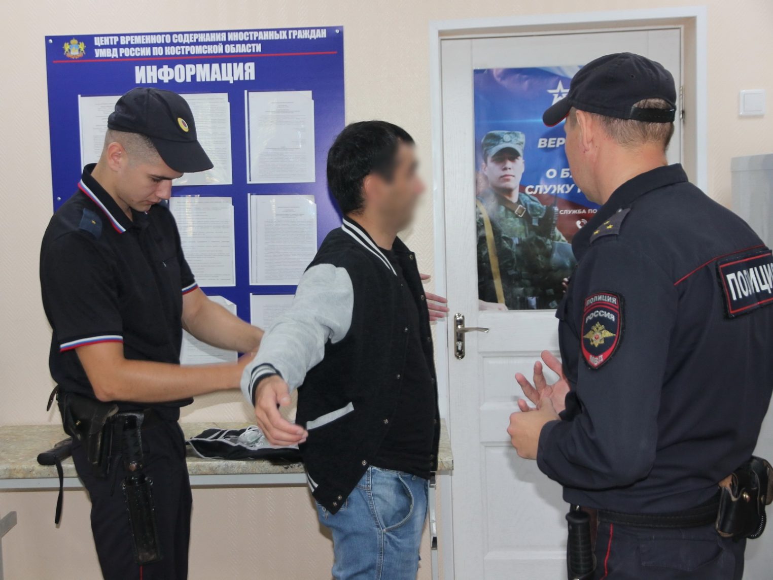 Двух опасных иностранцев выслали из Костромы