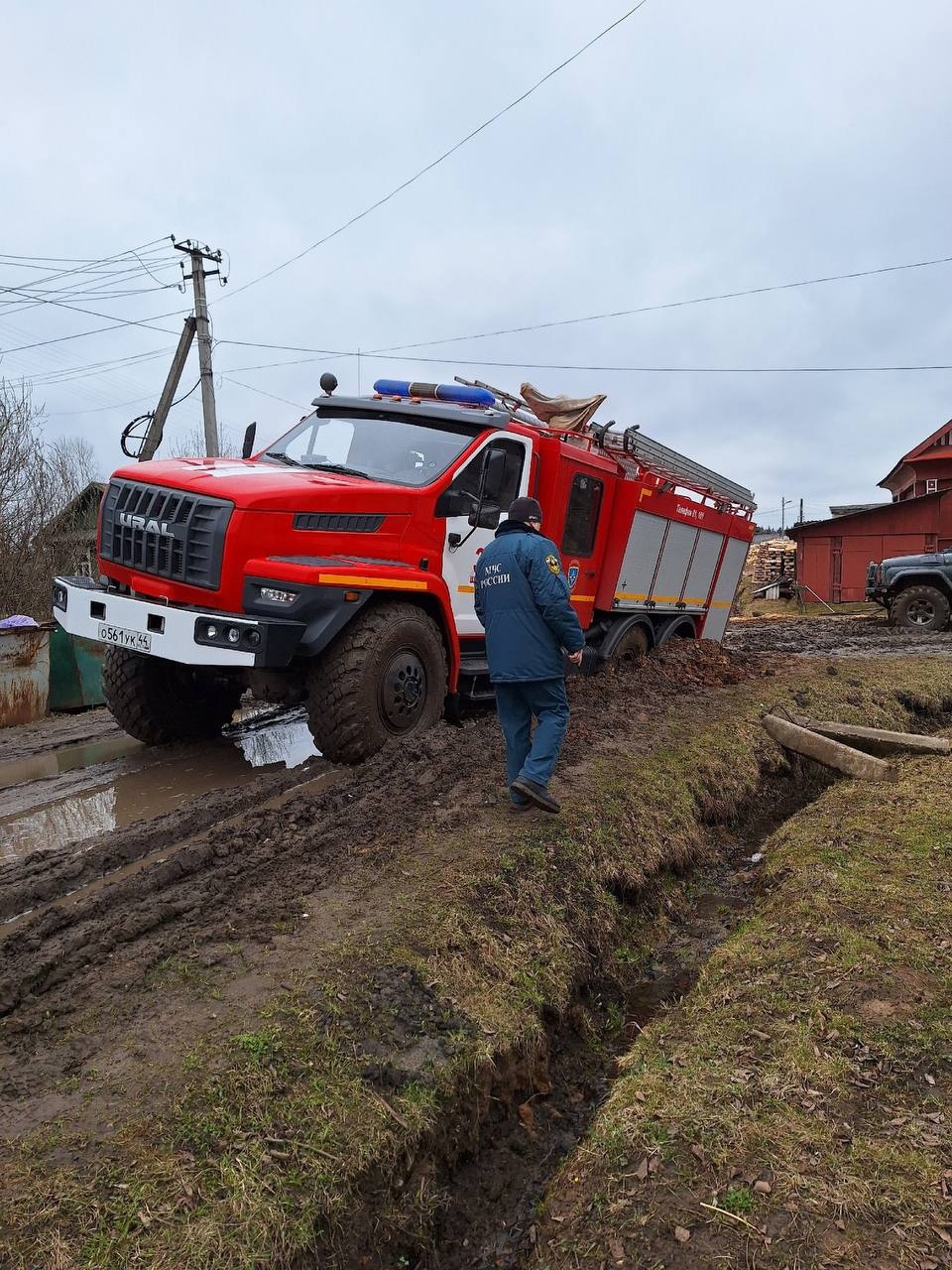 Дороги-болота в костромском райцентре обещают восстановить