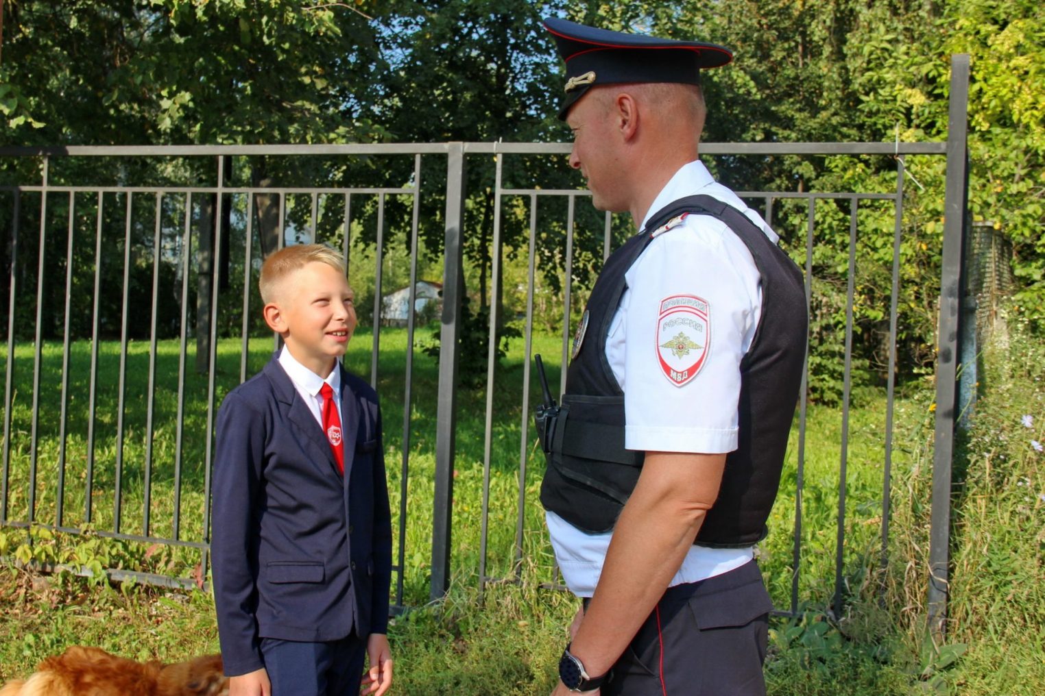 Маленькие костромичи шли в школу с полицейскими