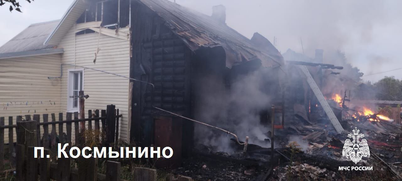 Сразу два дома горели ночью под Костромой