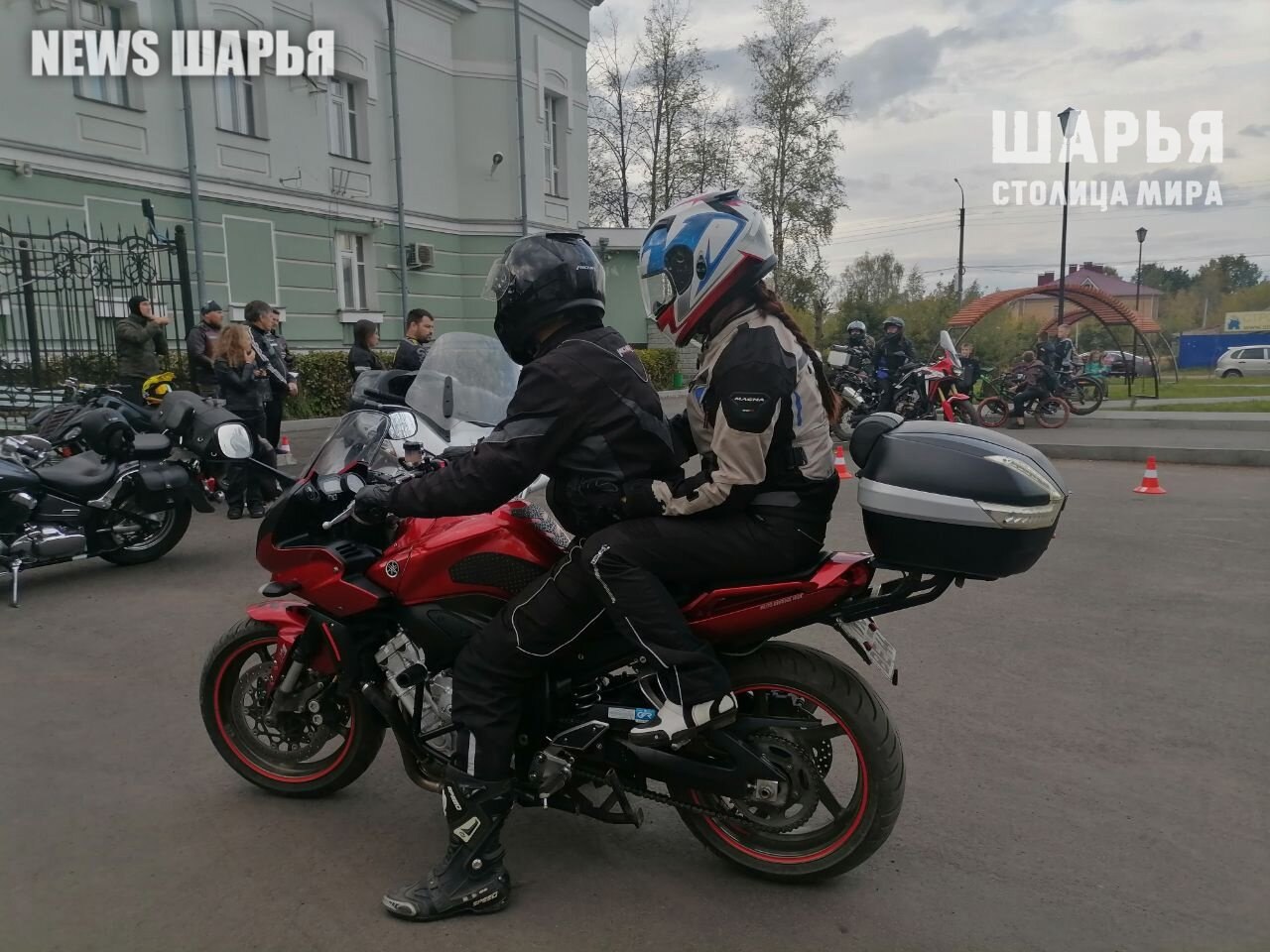 Несколько десятков мотоциклов замечены возле ЗАГСа в костромском райцентре