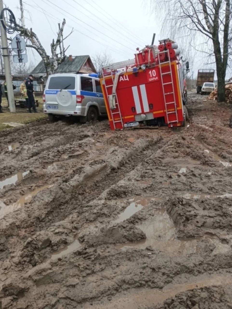 Дороги-болота в костромском райцентре обещают восстановить