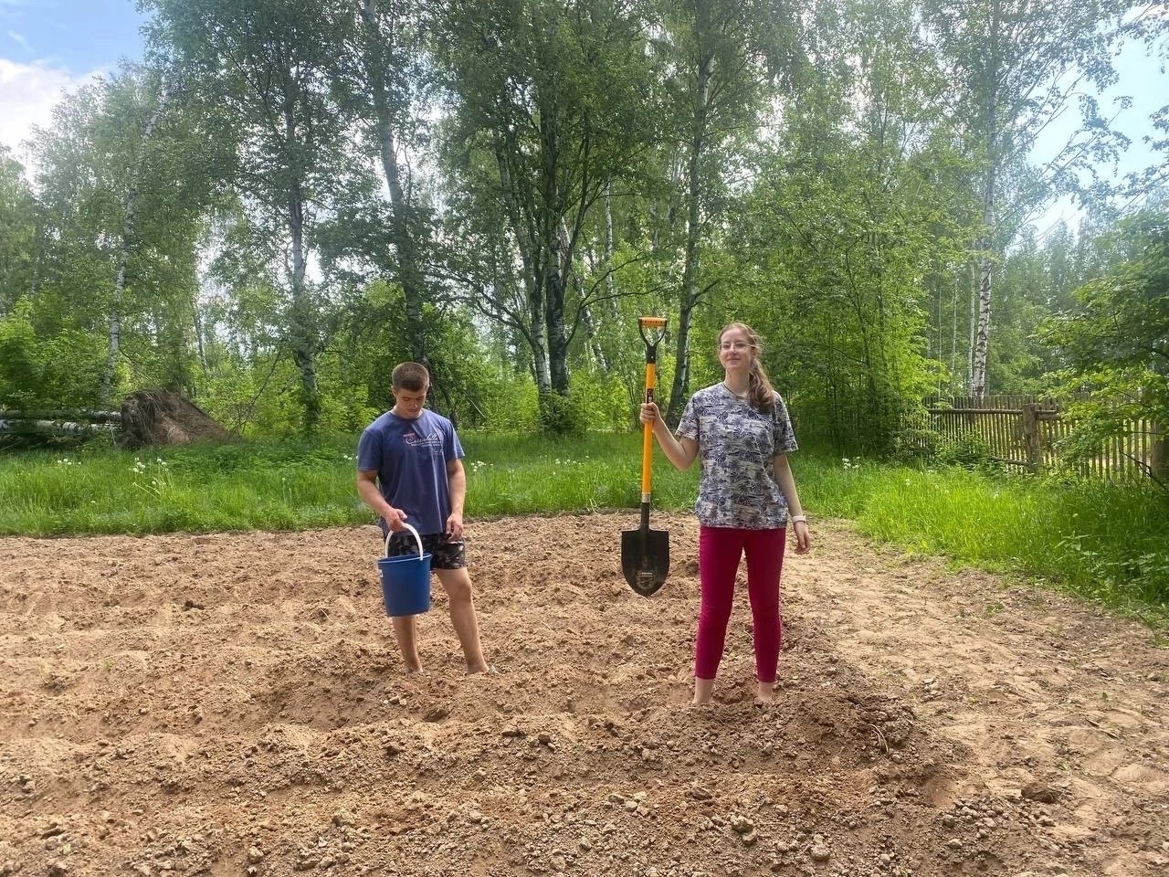 Школьники обеспечили столовую овощами на всю зиму