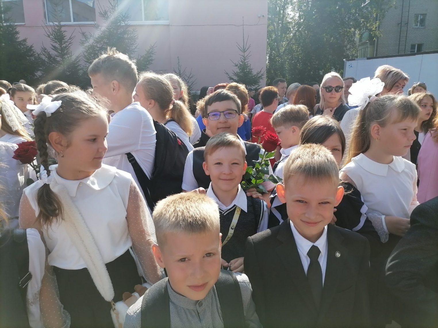 В костромских школах проходят торжественные линейки