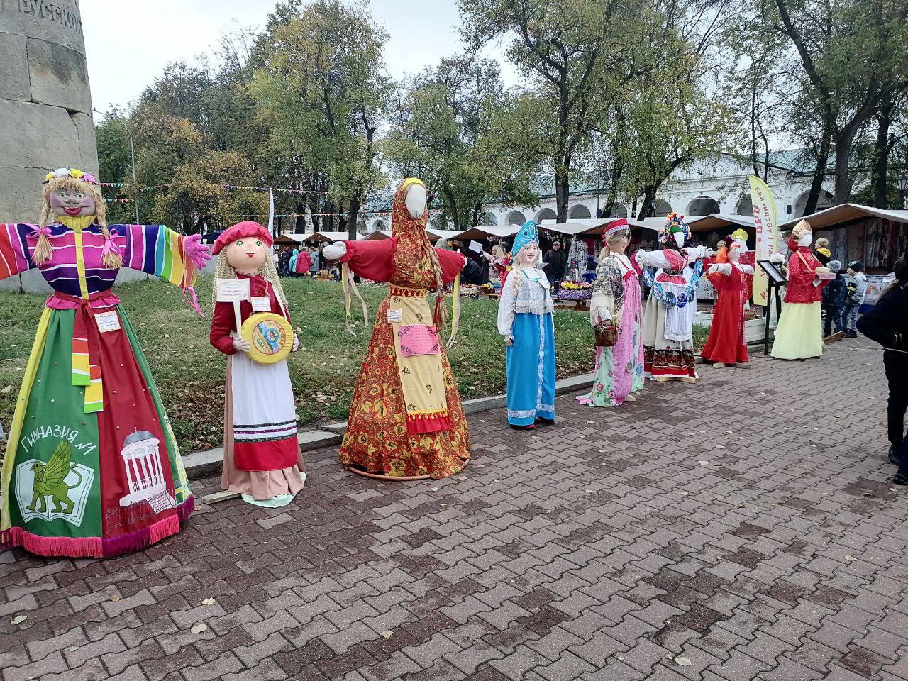 В Костроме гремит губернская ярмарка. Много фото