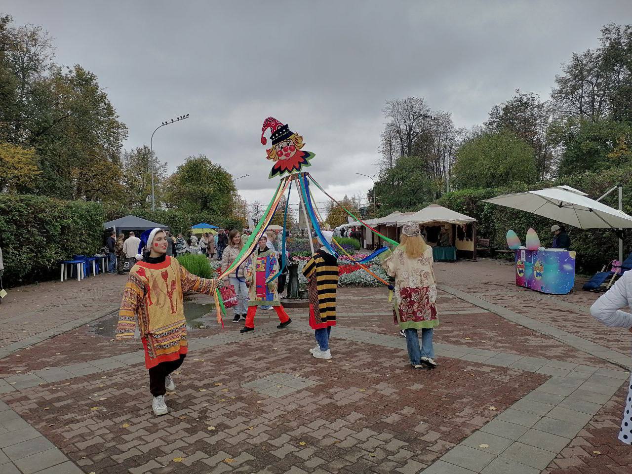 В Костроме гремит губернская ярмарка. Много фото