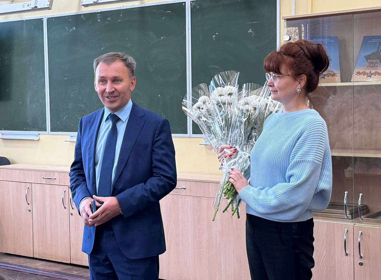 В «Россети Центр» поздравили ветеранов отрасли с Днём пожилого человека