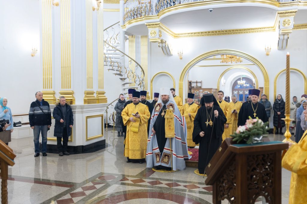 Новую сень для Феодоровской иконы Божией Матери освятили в Костроме