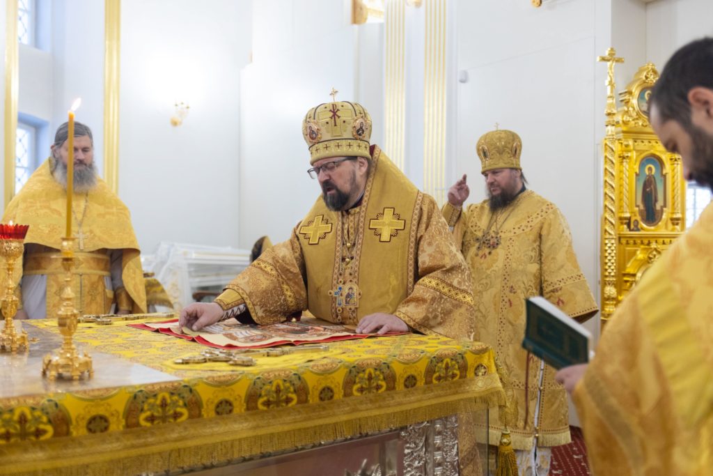 Новую сень для Феодоровской иконы Божией Матери освятили в Костроме