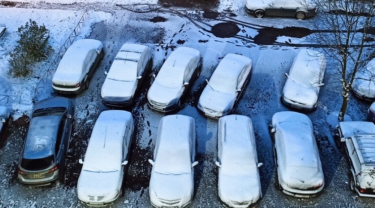 Зимний запрет на парковку машин начал действовать в Костроме