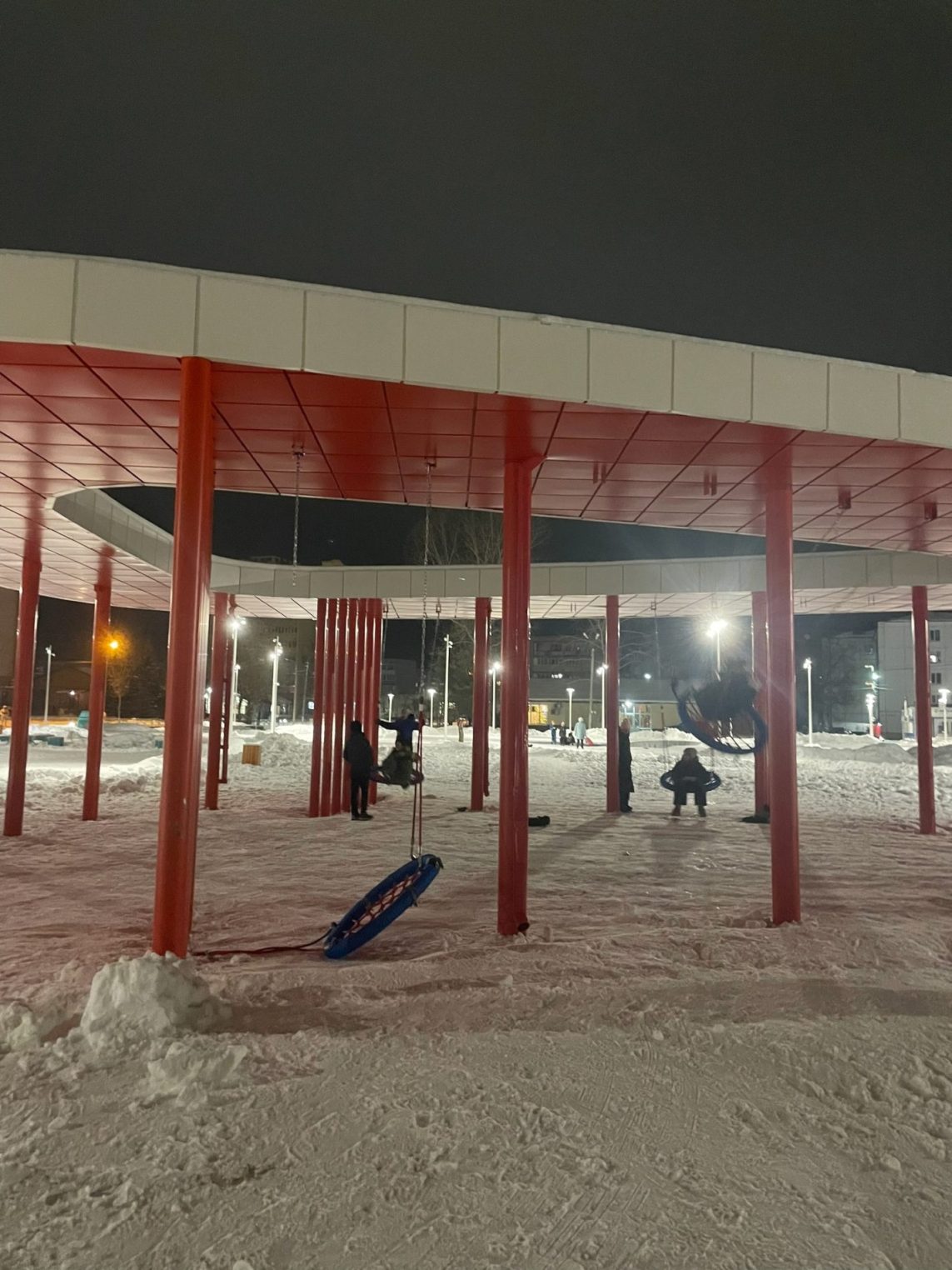 Набег костромских подростков на качели закончился плачевно