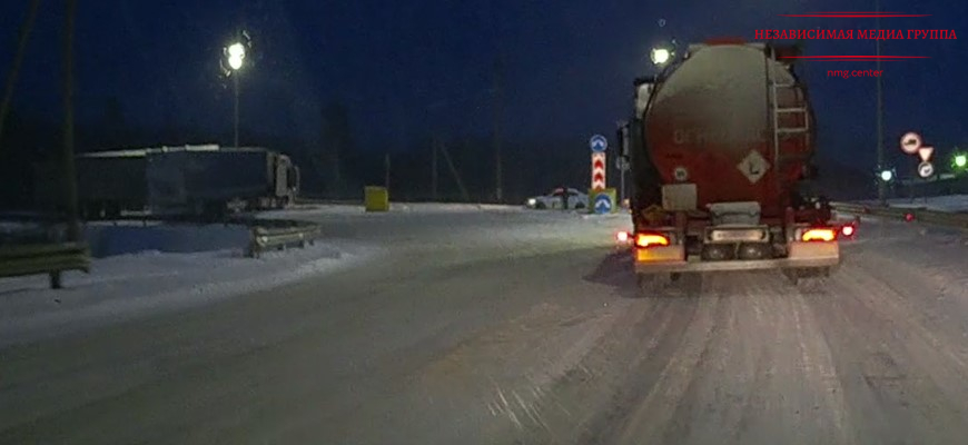Две фуры создали пробку под Костромой
