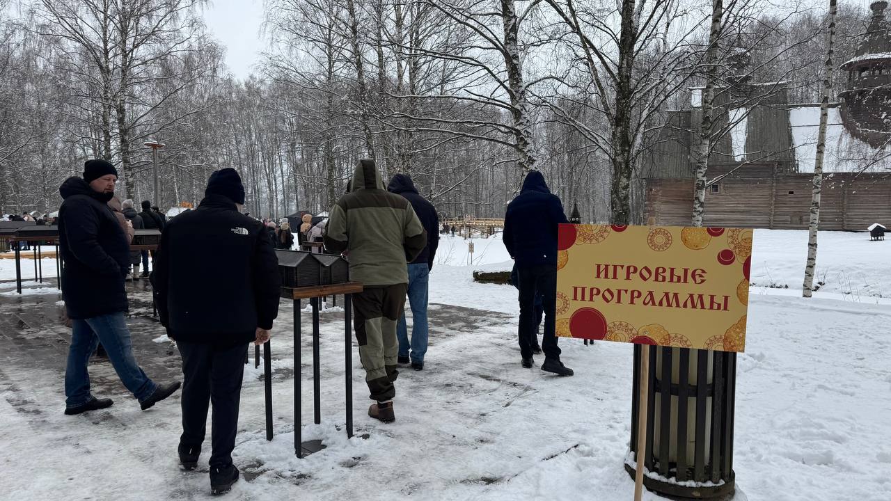 Масленица собрала гигантскую очередь страждущих праздника костромичей