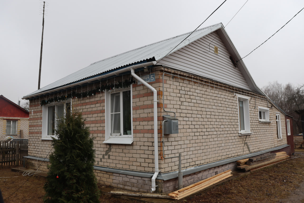 Многодетной семье Усовых под Костромой помогут построить новый дом