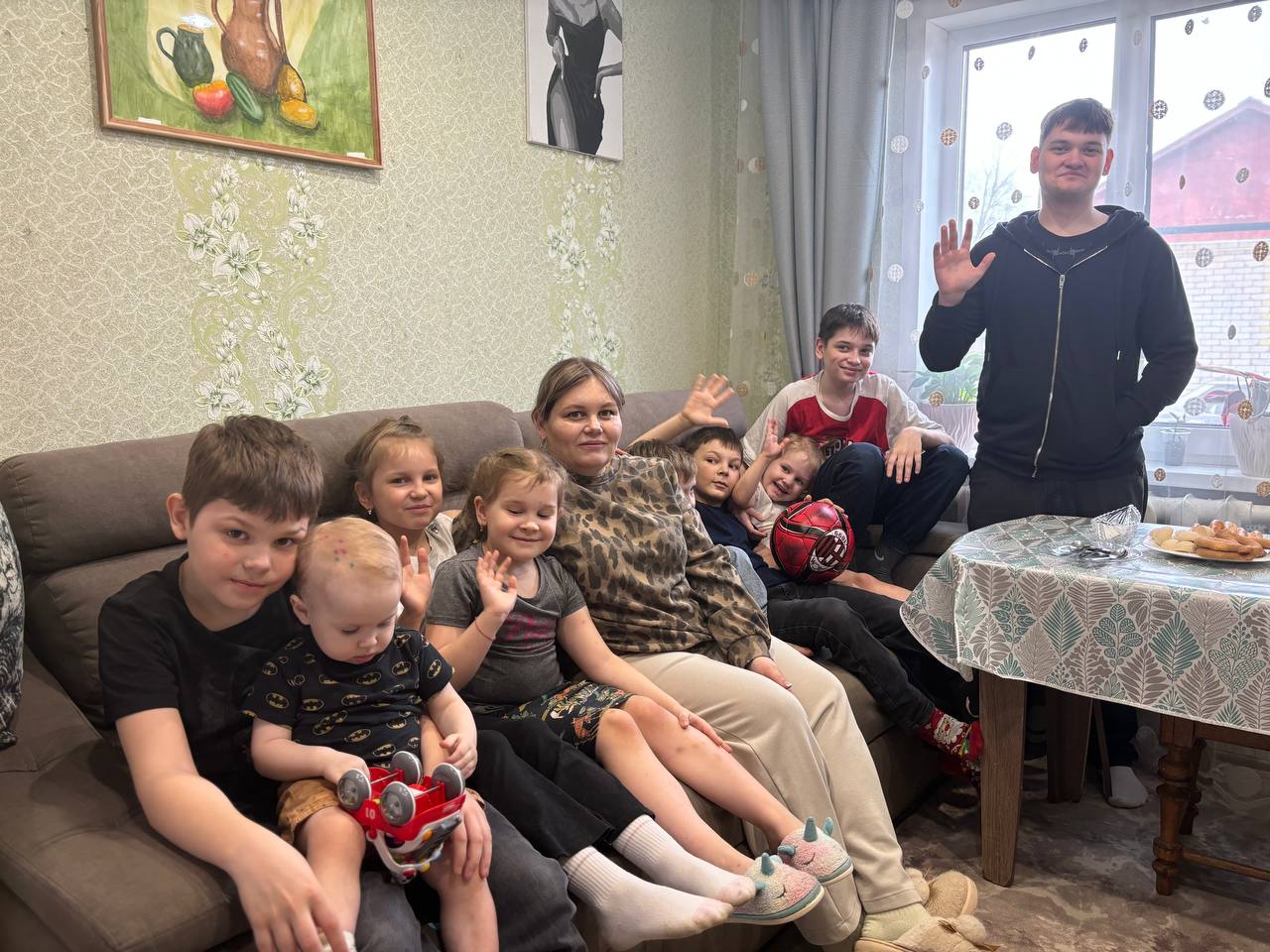 Многодетной семье Усовых под Костромой помогут построить новый дом