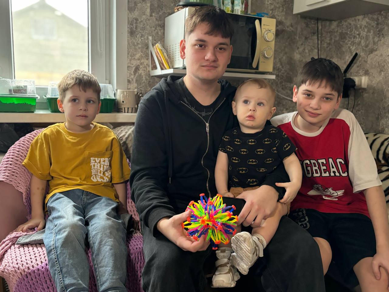 Многодетной семье Усовых под Костромой помогут построить новый дом