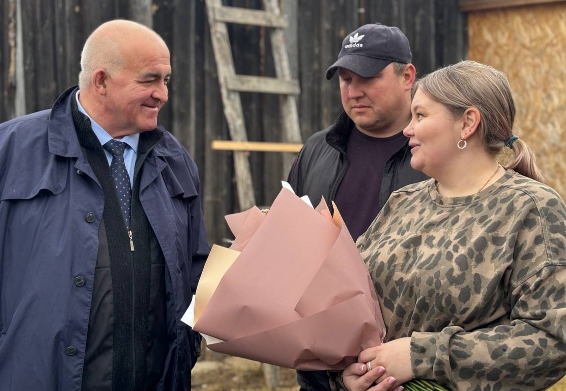 Многодетной семье Усовых под Костромой помогут построить новый дом