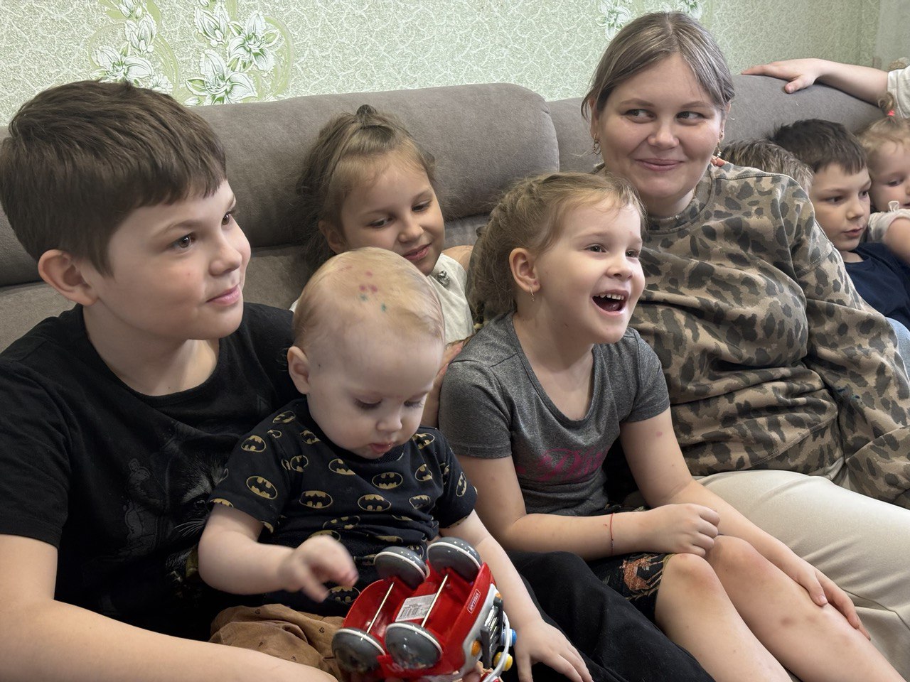 Многодетной семье Усовых под Костромой помогут построить новый дом