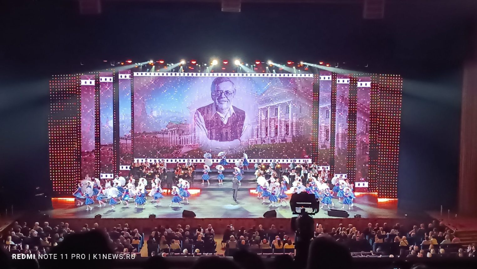 Никита Кологривый упал к ногам костромских девушек