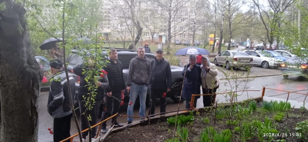 Народную памятную доску в честь погибшего бойца СВО открыли в Костроме