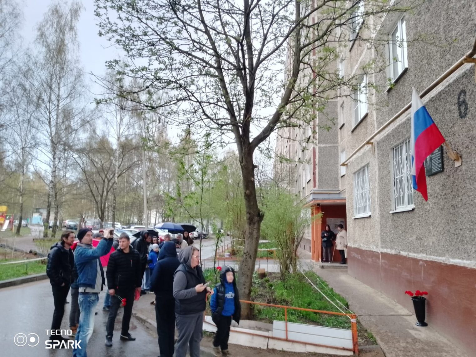 Народную памятную доску в честь погибшего бойца СВО открыли в Костроме