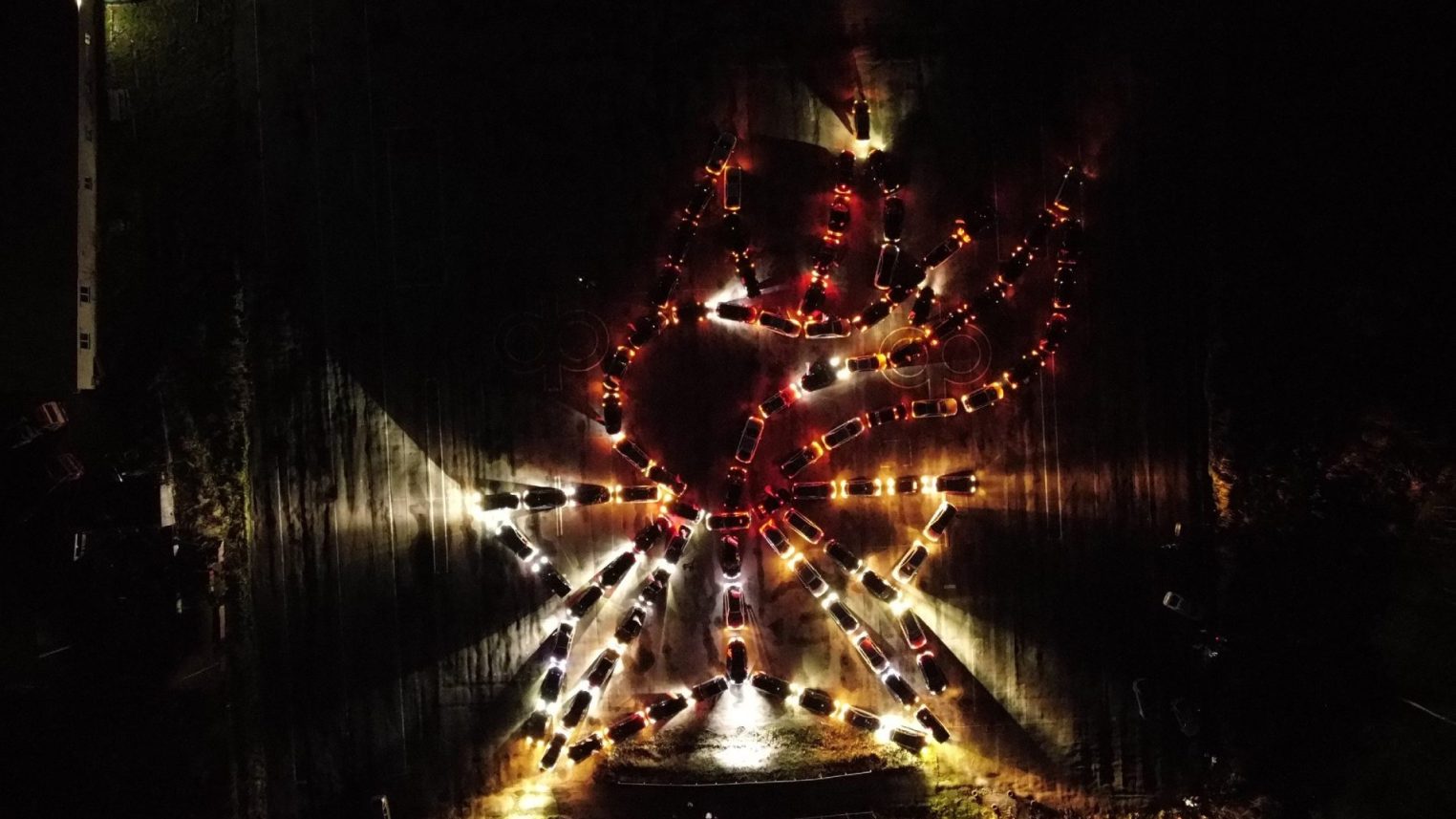 Вечный огонь из машин собрали автовладельцы в Костроме