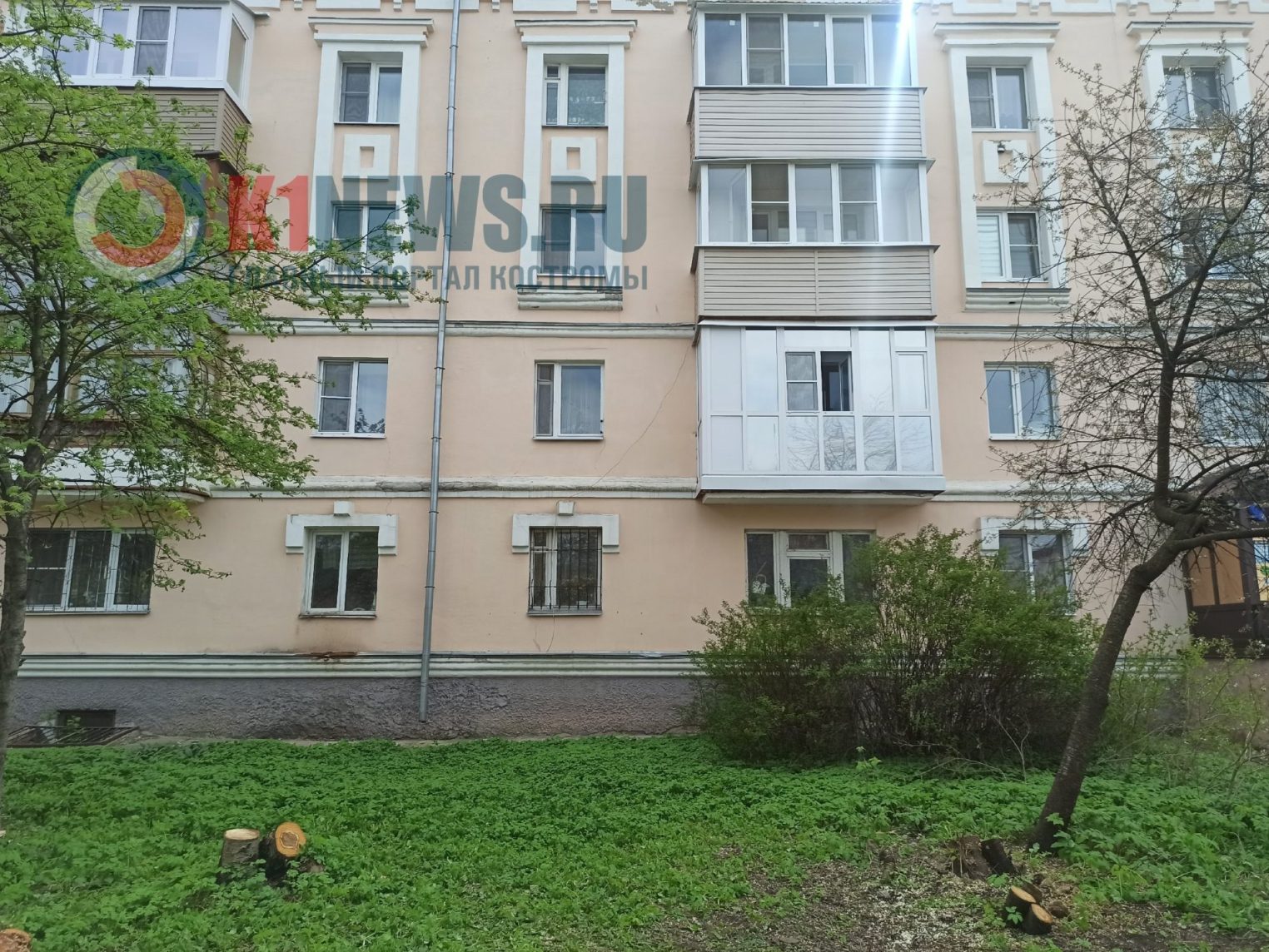Под окном ветерана в Костроме организовали праздничный концерт